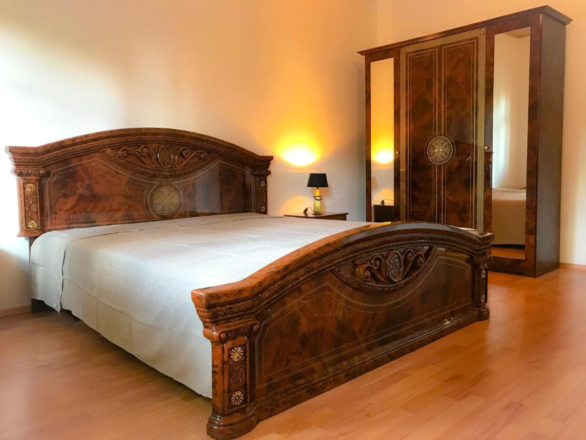 "Casa20200" 2 X Apartments Je 150Qm Fuer Business, Familien, Gruppen, Handwerker 15Min Von Berlin, Erdbeerhof, Outlet B5, 5Min Vom See Falkensee !! 2 Apartment Each 150Qm For Business , Families 15Min From Berlin!! Εξωτερικό φωτογραφία