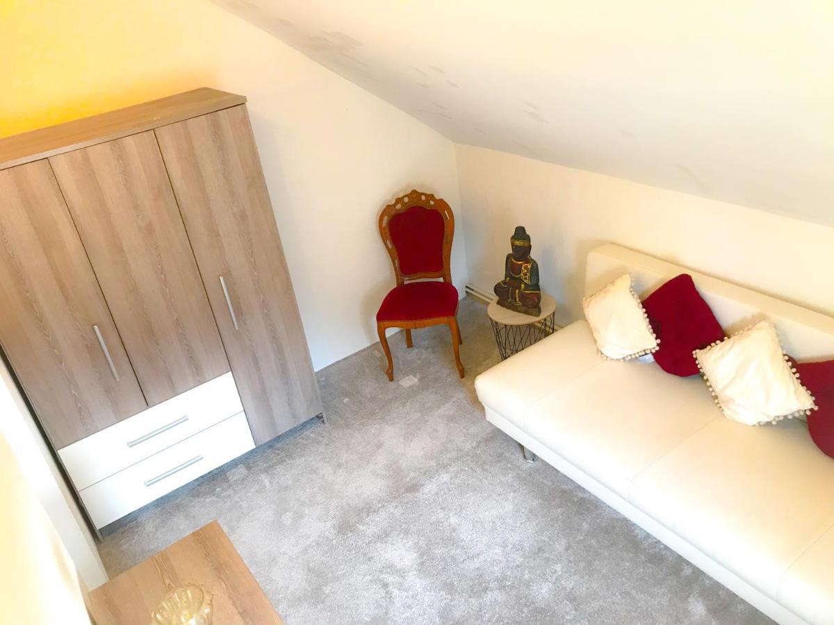 "Casa20200" 2 X Apartments Je 150Qm Fuer Business, Familien, Gruppen, Handwerker 15Min Von Berlin, Erdbeerhof, Outlet B5, 5Min Vom See Falkensee !! 2 Apartment Each 150Qm For Business , Families 15Min From Berlin!! Εξωτερικό φωτογραφία
