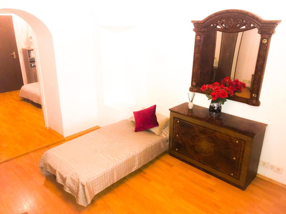 "Casa20200" 2 X Apartments Je 150Qm Fuer Business, Familien, Gruppen, Handwerker 15Min Von Berlin, Erdbeerhof, Outlet B5, 5Min Vom See Falkensee !! 2 Apartment Each 150Qm For Business , Families 15Min From Berlin!! Εξωτερικό φωτογραφία