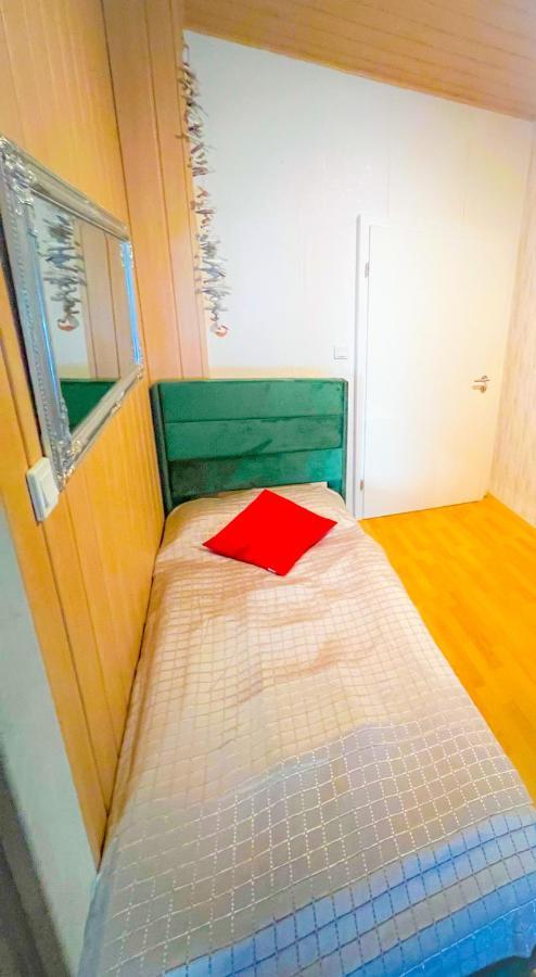 "Casa20200" 2 X Apartments Je 150Qm Fuer Business, Familien, Gruppen, Handwerker 15Min Von Berlin, Erdbeerhof, Outlet B5, 5Min Vom See Falkensee !! 2 Apartment Each 150Qm For Business , Families 15Min From Berlin!! Εξωτερικό φωτογραφία