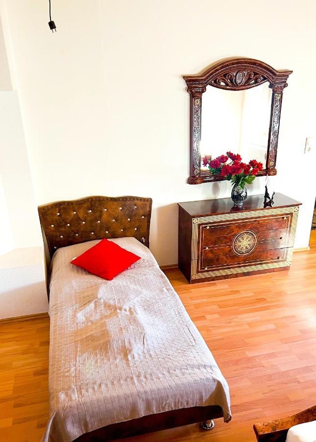 "Casa20200" 2 X Apartments Je 150Qm Fuer Business, Familien, Gruppen, Handwerker 15Min Von Berlin, Erdbeerhof, Outlet B5, 5Min Vom See Falkensee !! 2 Apartment Each 150Qm For Business , Families 15Min From Berlin!! Εξωτερικό φωτογραφία